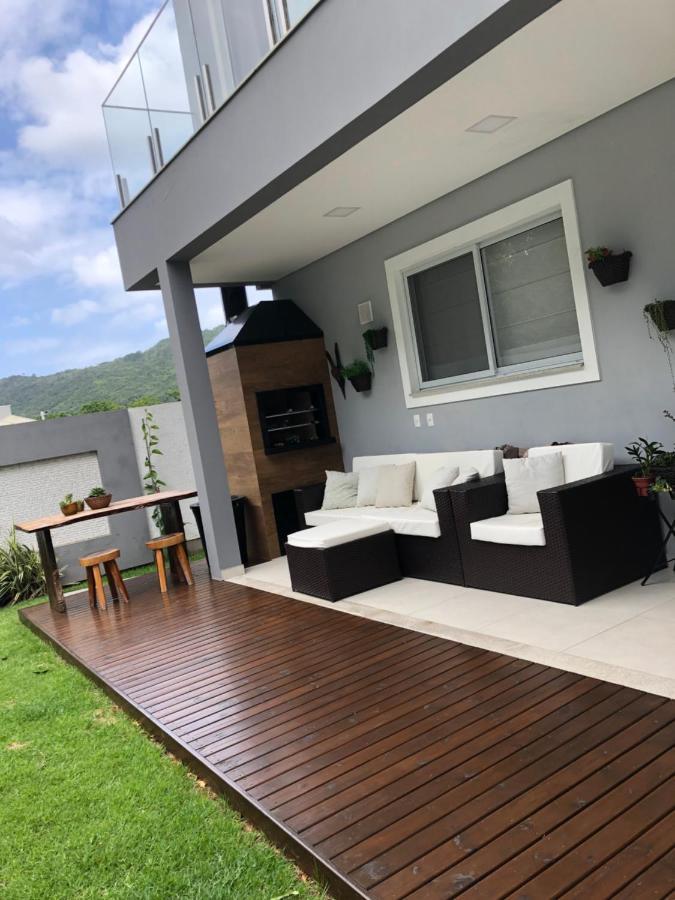 Casa Luxo Com Piscina A 500 Metros Da Сasa de vacaciones Florianópolis